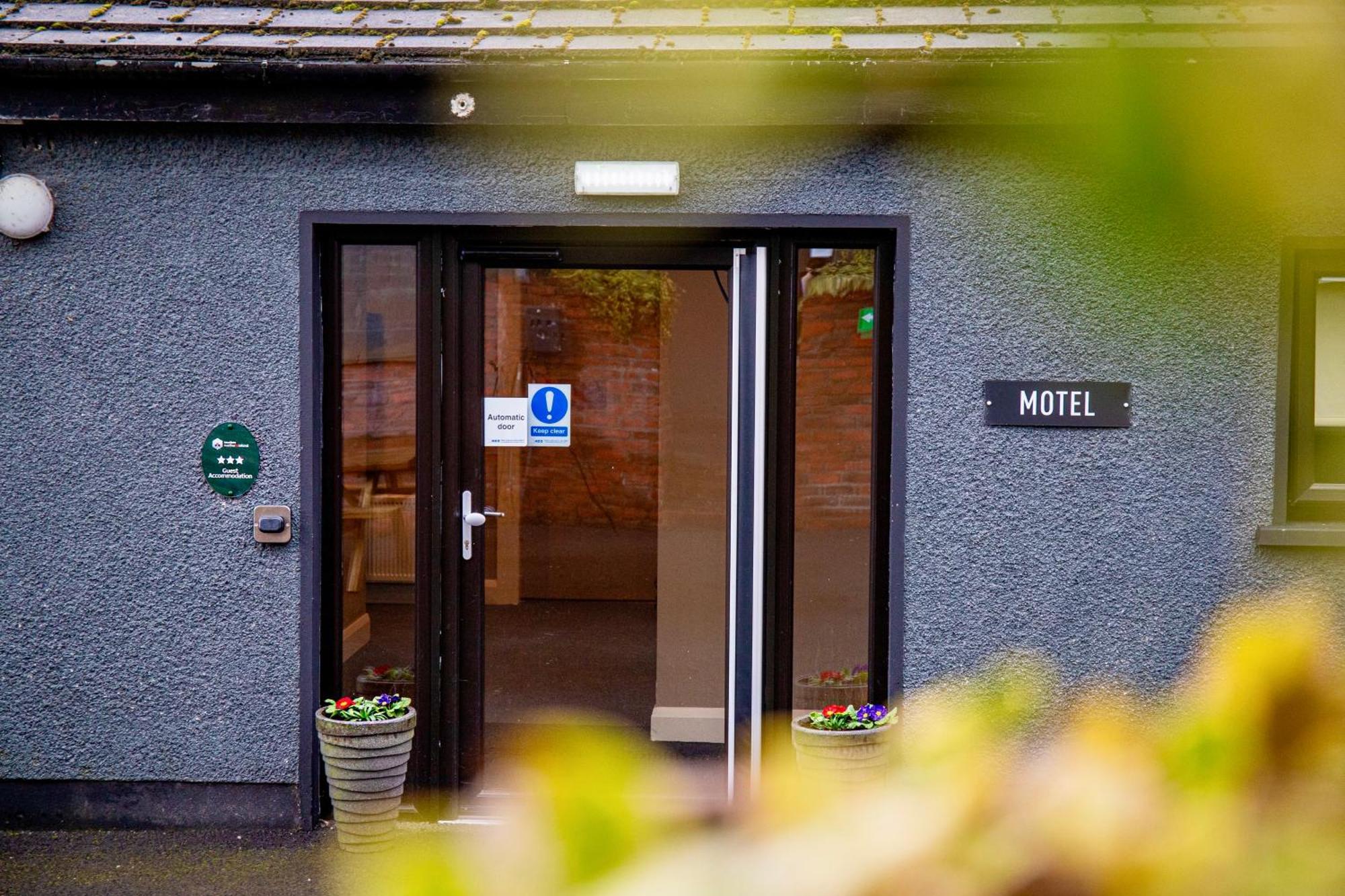 The Enniskillen Hotel And Motel Bagian luar foto